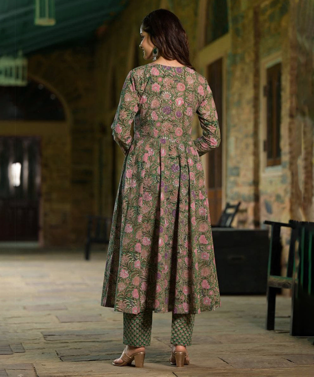 Women's Floral Print Rayon Kurti Pant Set with Dupatta