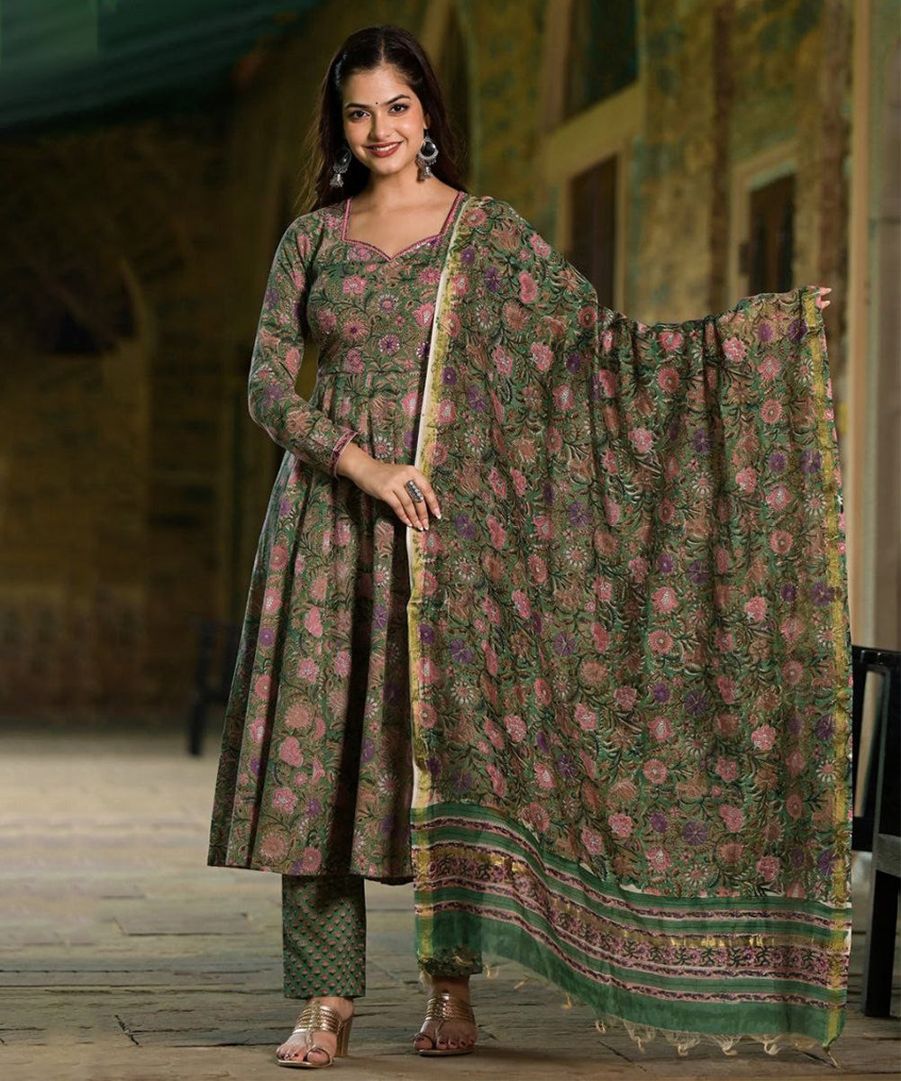 Women's Floral Print Rayon Kurti Pant Set with Dupatta