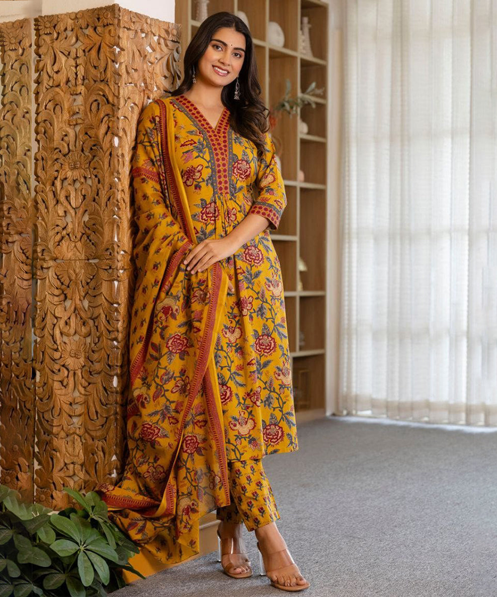 Floral Print Rayon Kurti Pant Set with Dupatta