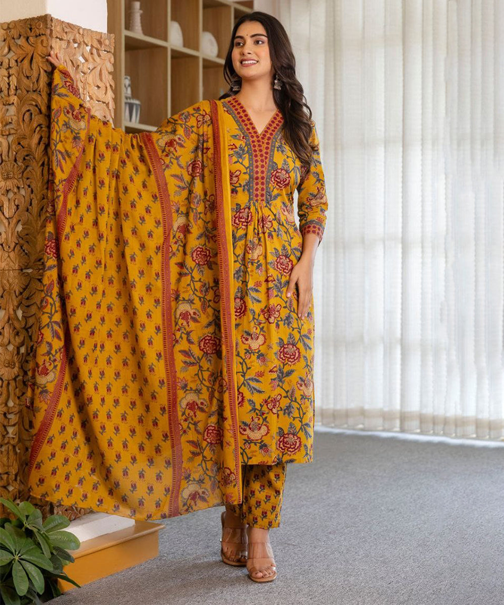 Floral Print Rayon Kurti Pant Set with Dupatta
