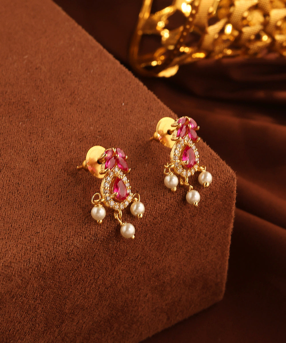 Pearl Necklace with Pink Stones and Gold Detailing