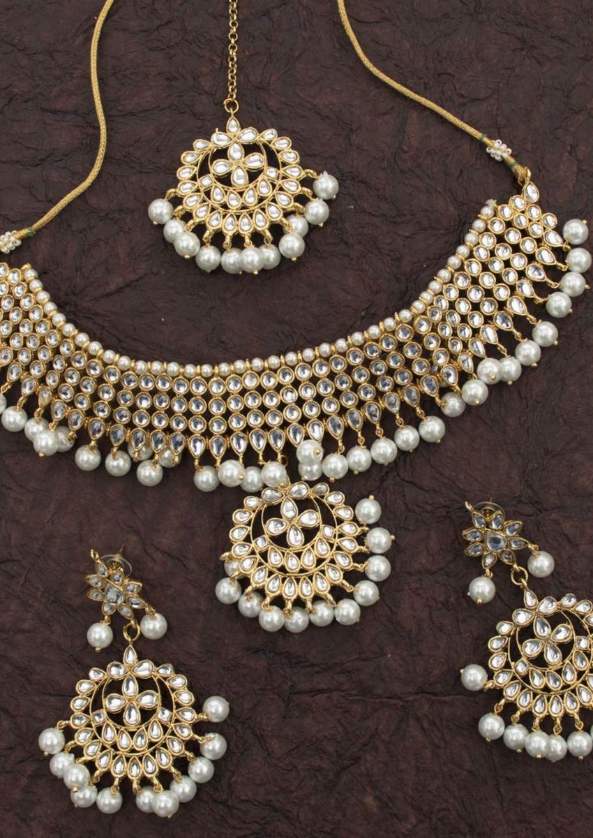 White Gold Choker Set With Earrings And Maang Tikka