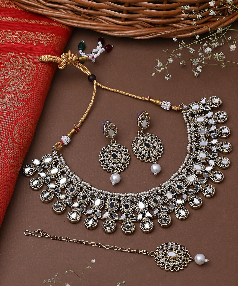 Golden Necklace Set With Earrings And Maang Tikka
