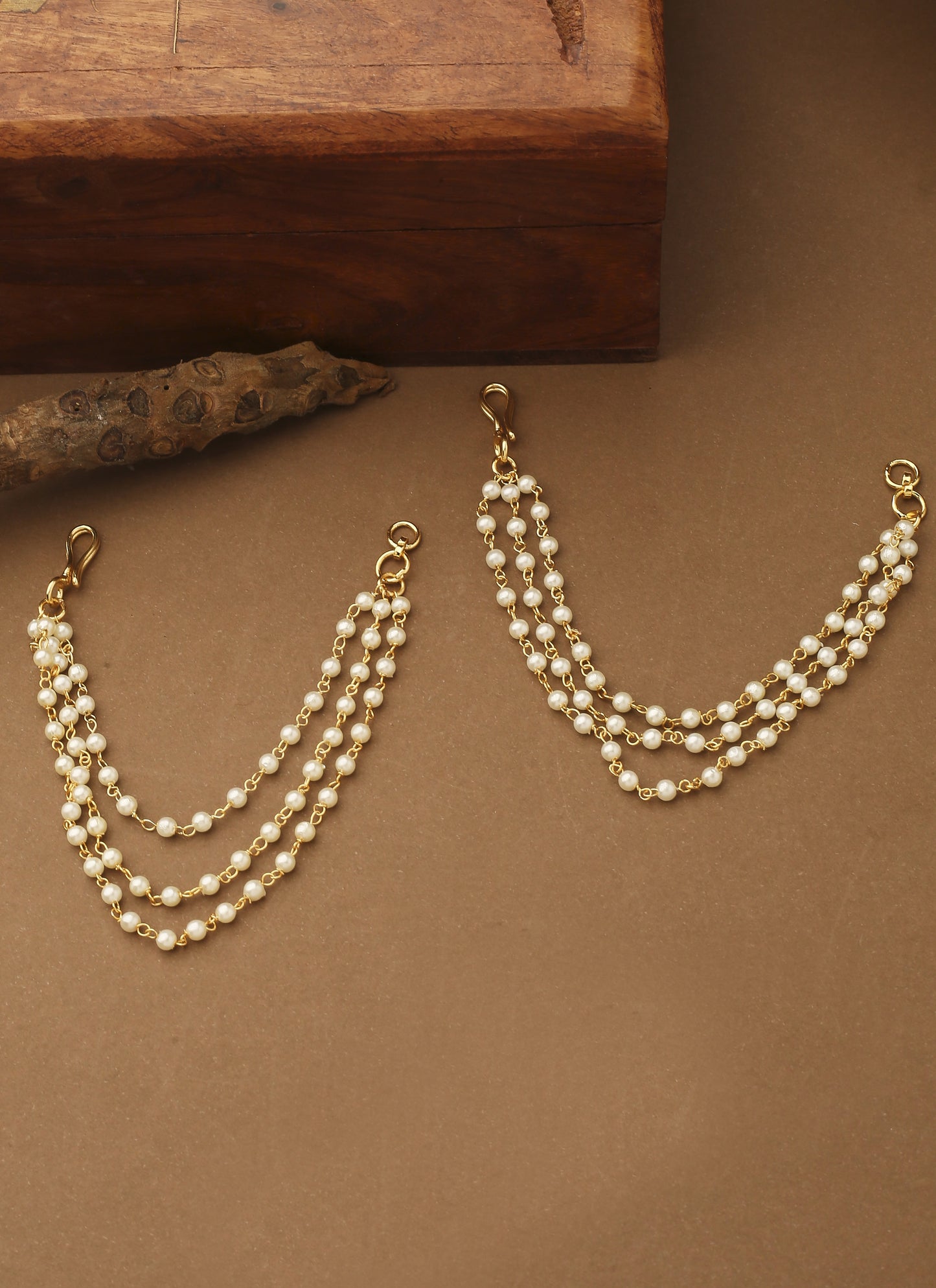 Set of Ear Cuffs in White Gold