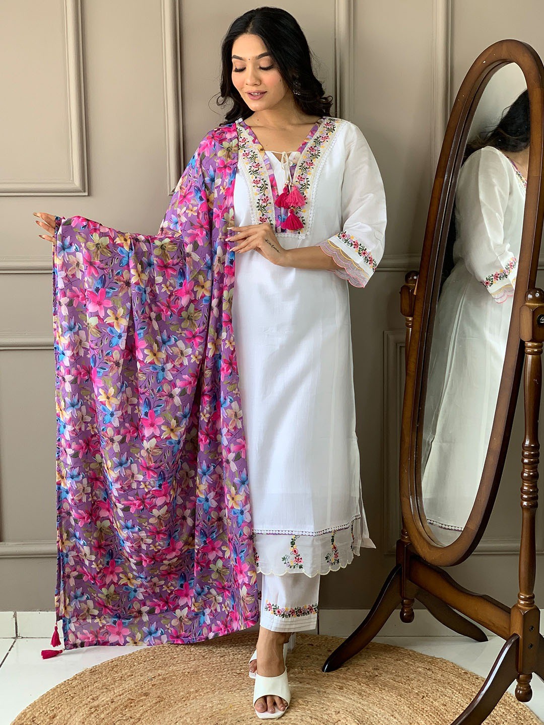 White Chanderi Silk Heavy Embroidered Kurta Pant with Dupatta