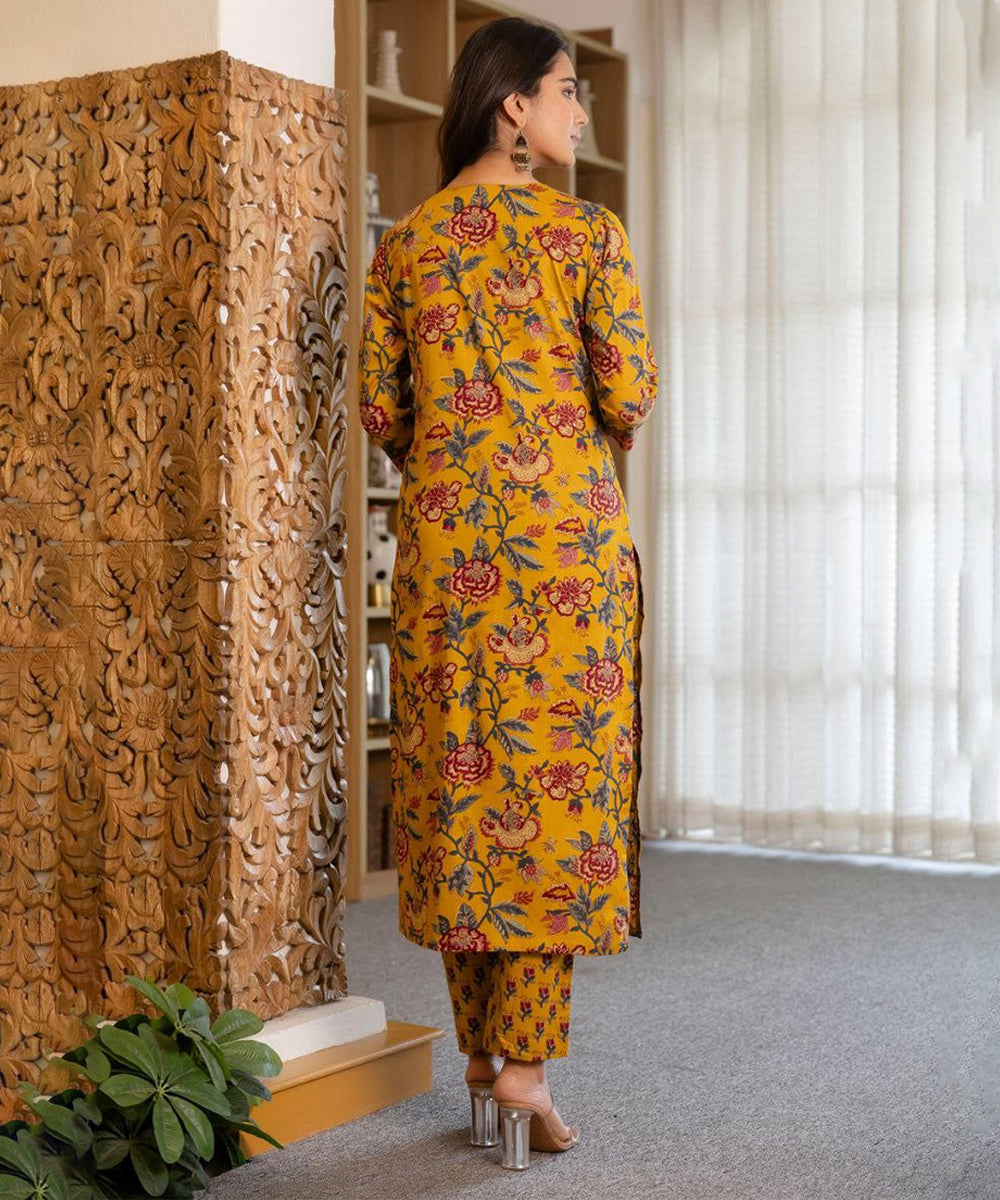 Floral Printed Knee-Length Printed Rayon Kurti and Pant Set with Printed Dupatta