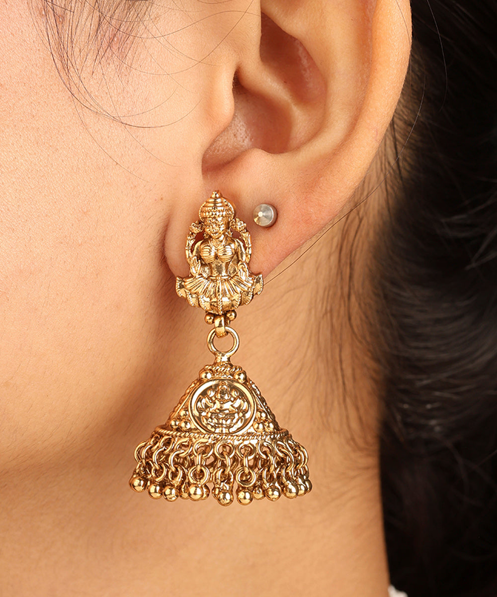 High Neck Detailed Gold Necklace Set