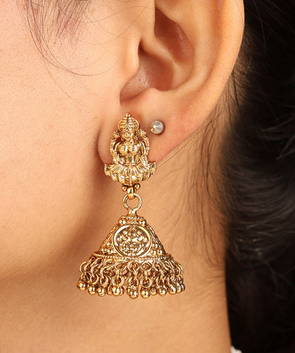 High Neck Detailed Gold Necklace Set