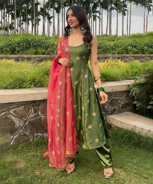Kurta Set Green Georgette Embroidered with Pant and Dupatta