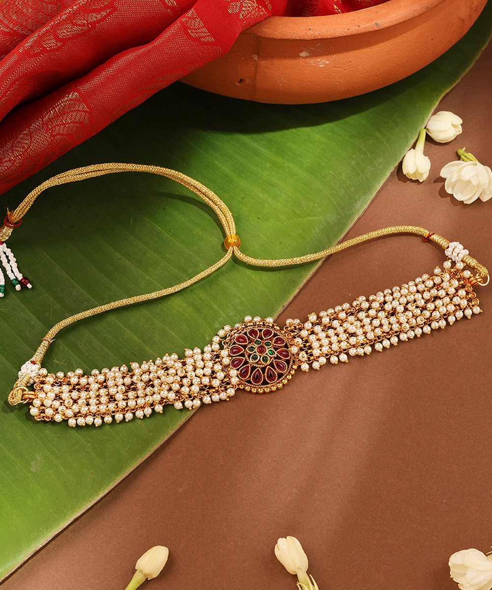 Pearl Choker Necklace Set with Round Pendant