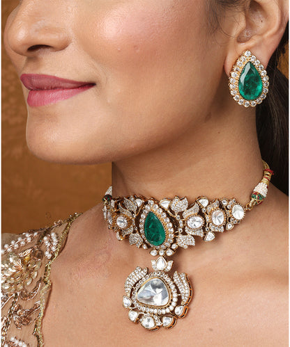 Choker with Green Pendant Stone and Kundan Detailing