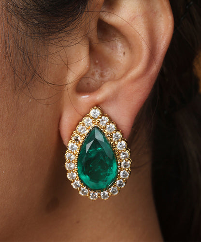 Choker with Green Pendant Stone and Kundan Detailing