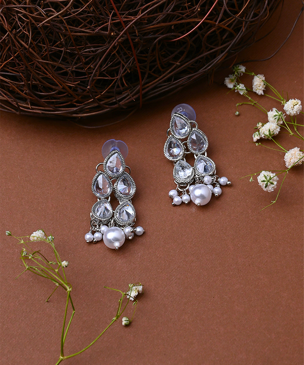 Silver Kundan Necklace Set With Dazzling Earrings