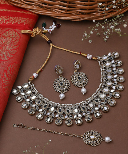 Golden Necklace Set With Earrings And Maang Tikka
