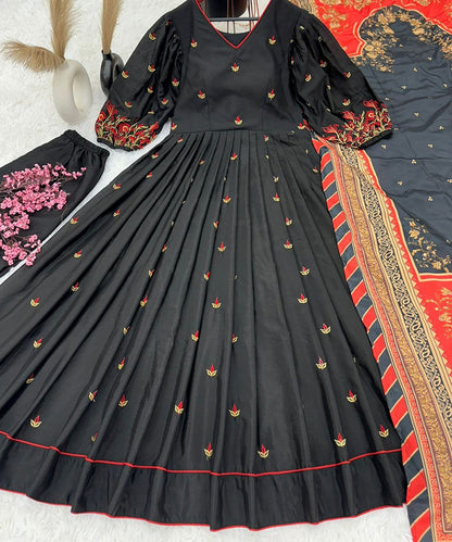 Black Embroidered Chiffon Kurta Pant with Dupatta