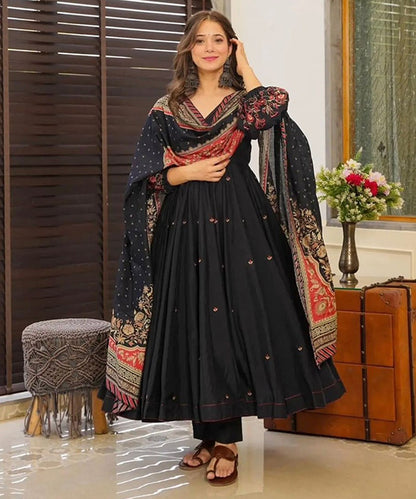 Black Embroidered Chiffon Kurta Pant with Dupatta