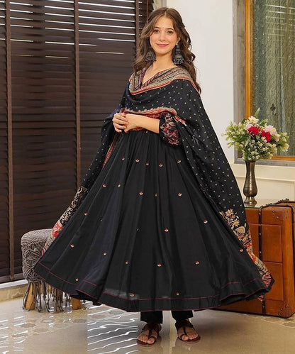 Black Embroidered Chiffon Kurta Pant with Dupatta