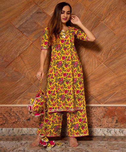 Women's Floral Printed Knee-Length Round Neck Kurta Set with Dupatta