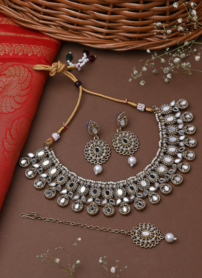 Golden Necklace Set With Earrings And Maang Tikka