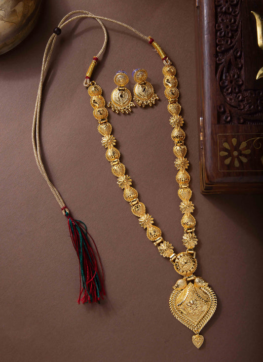 Antique Inspired Gold Plated Necklace with Detailed Clutch Chain