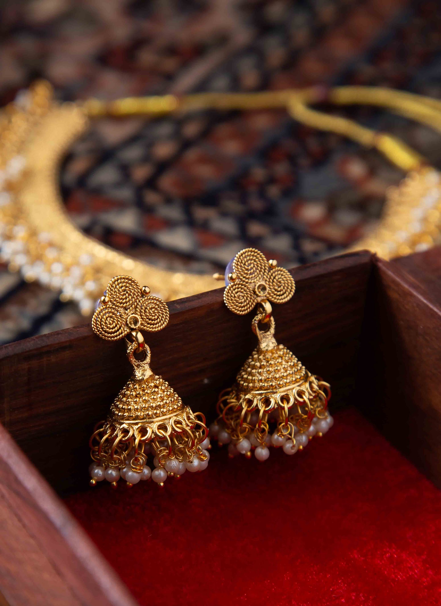 White Beaded Jewellery Necklace Set