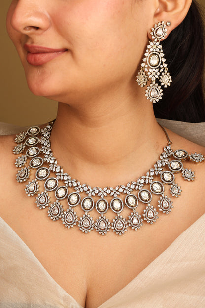 Elegant Kundan Necklace Set with Earrings