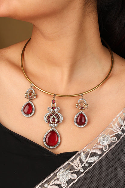 Circle Necklace with Dark Red Pendant Matching Earrings and Maang Tikka Set