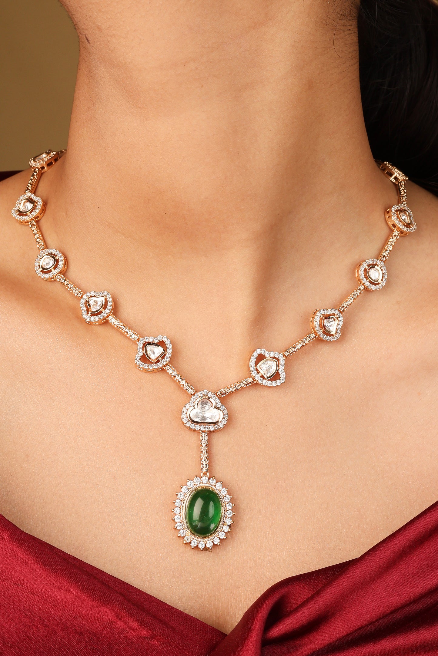 Elegant Necklace with Oval Transparent Stones and Dark Green Pendant Set