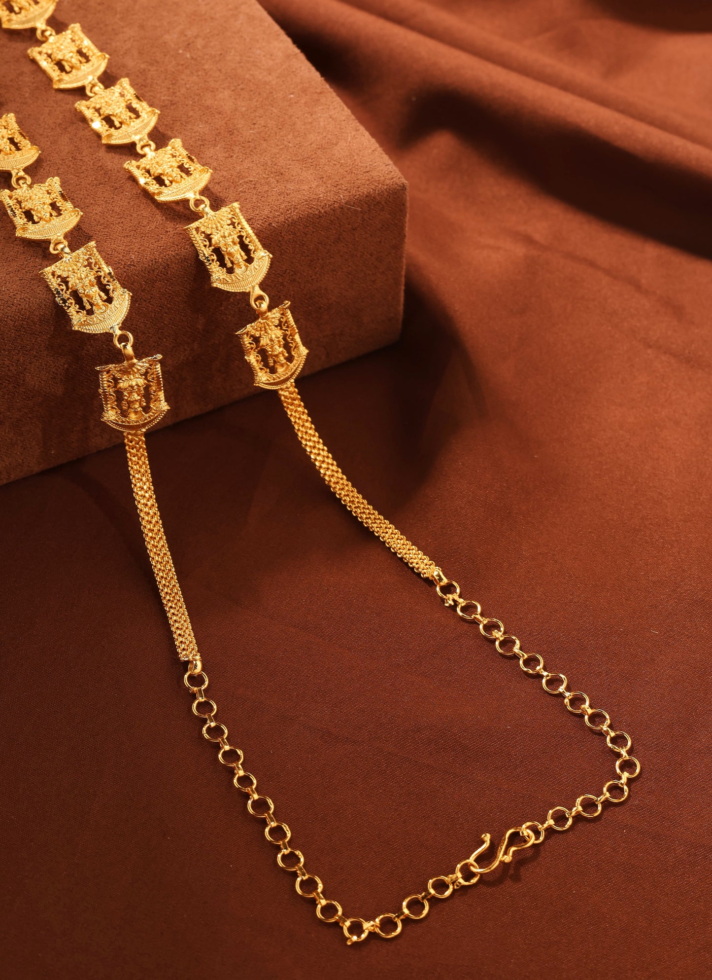 Elegant Palakka Necklace with Square Pendant