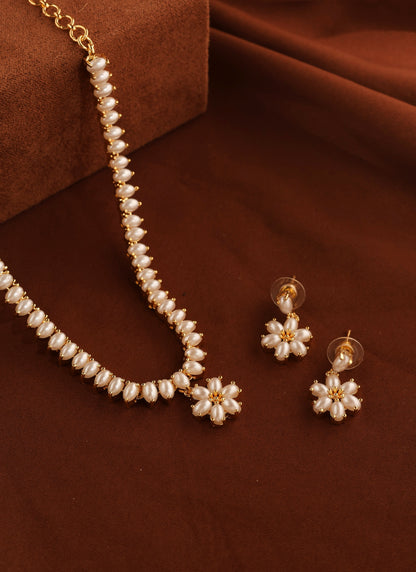 Marquise Pearls and Gold Necklace Set with Pendant and Earrings