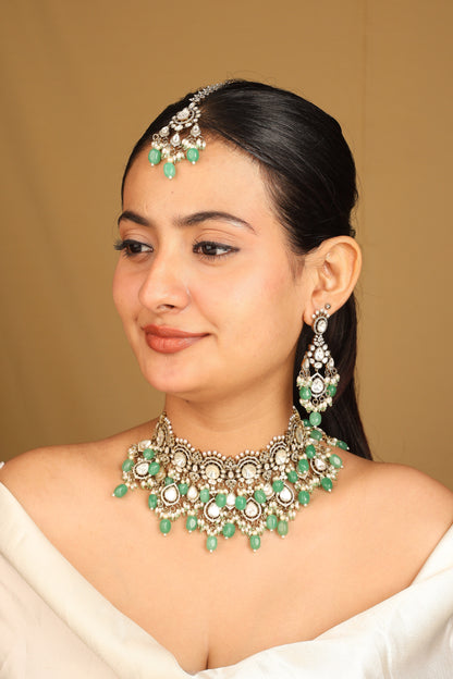 Kundan Choker Set with Green Beads & Maang Tikka