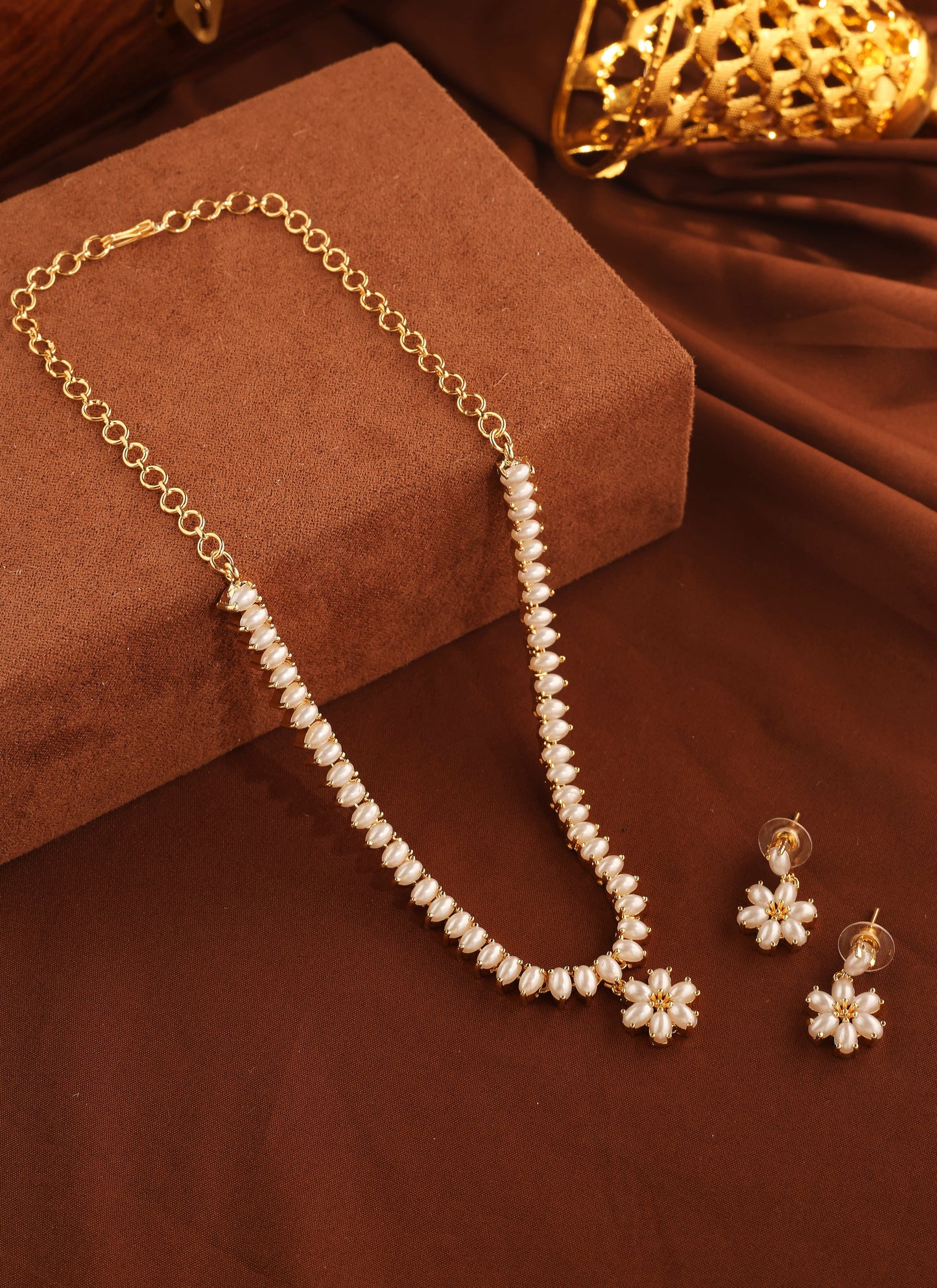 Marquise Pearls and Gold Necklace Set with Pendant and Earrings