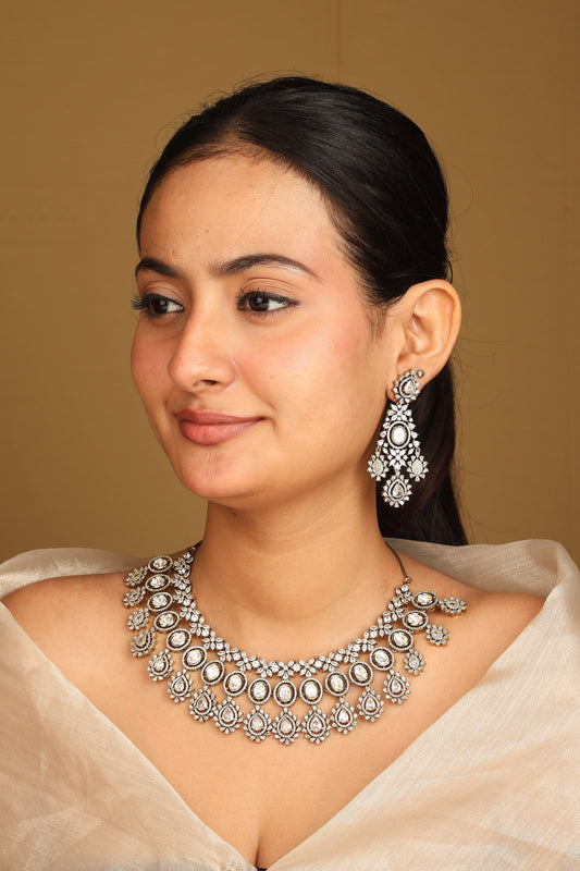 Elegant Kundan Necklace Set with Earrings