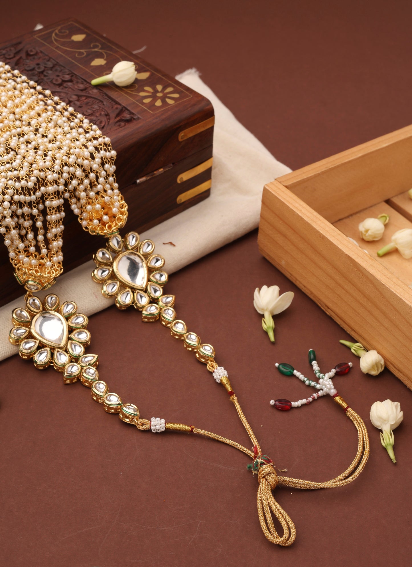 Pearl Layer Necklace with Kundan Side Pendants