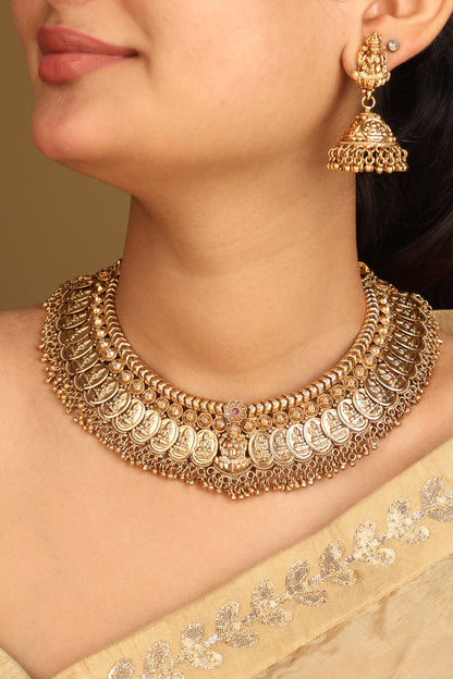 High Neck Detailed Gold Necklace Set