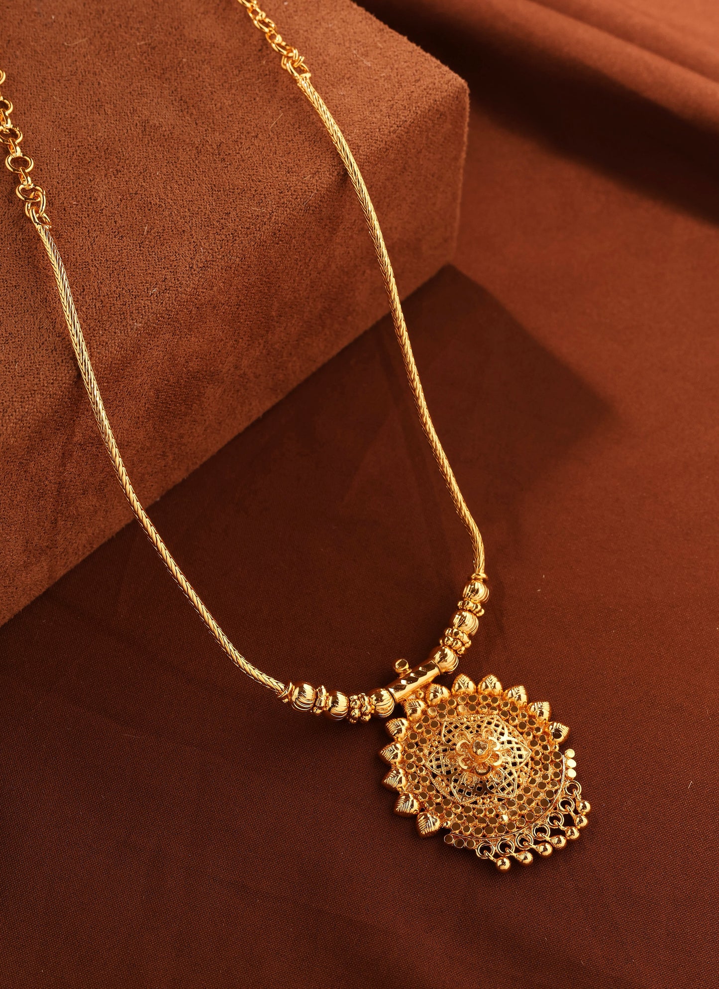 Elegant Gold Necklace with Circular Gold Pendant