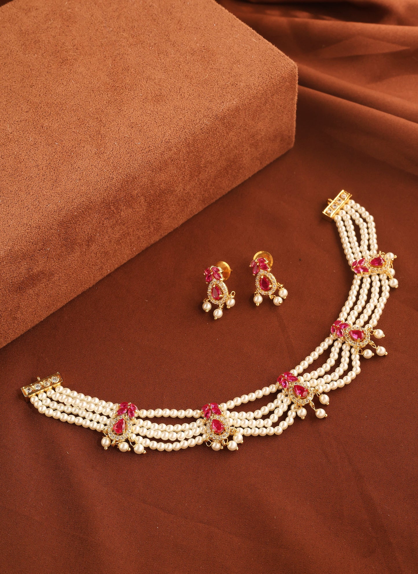 Pearl Necklace with Pink Stones and Gold Detailing